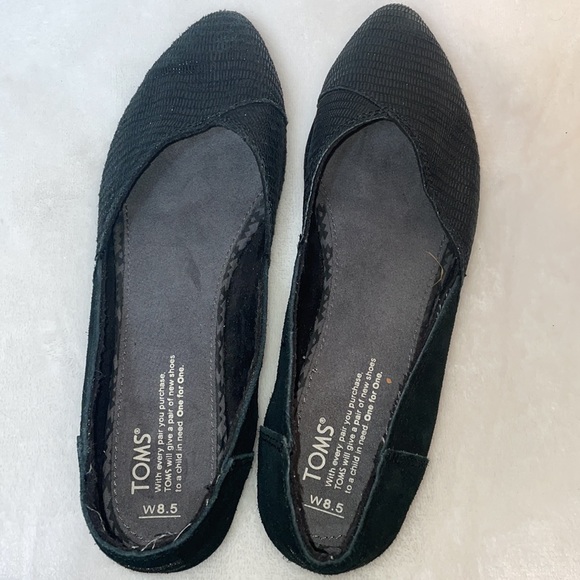 TOMS slip ons Judi black snake print slip on flat size 8.5 EUC - Picture 7 of 7